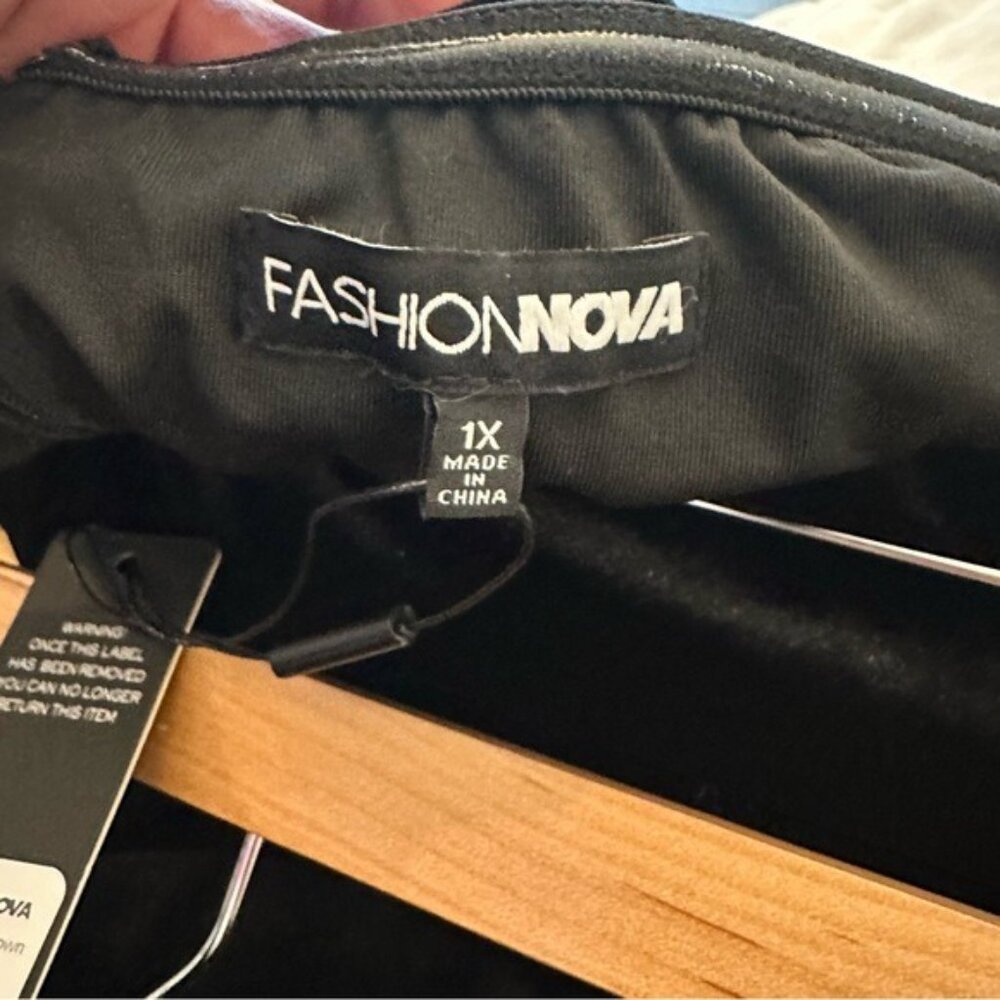 Fashion Nova Stella Velvet Black Elegant Black Off-Shoulder Evening Gown Size 1X - Picture 10 of 15